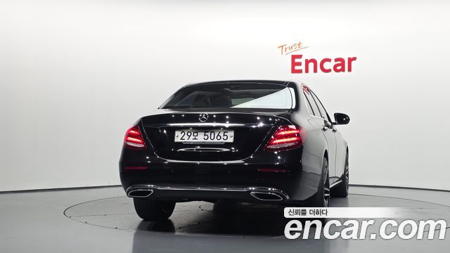 Mercedes-Benz E-Class (W213) E220d Avantgarde 2017 — фото 4