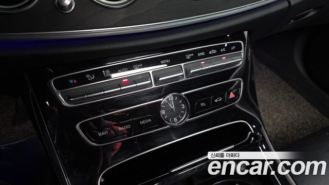Mercedes-Benz E-Class (W213) E220d Avantgarde 2017 — фото 18