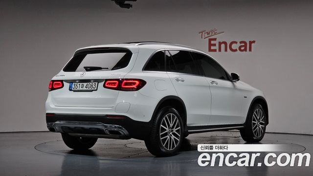 Mercedes-Benz GLC-Class (X253) GLC300e 4MATIC 2021 — фото 2