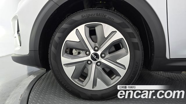 Kia Niro Plus Air 2023 — фото 5