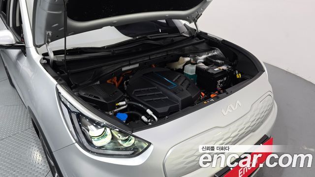 Kia Niro Plus Air 2023 — фото 6