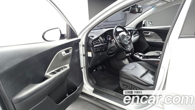 Kia Niro Plus Air 2023 — фото 10