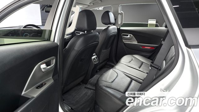Kia Niro Plus Air 2023 — фото 11