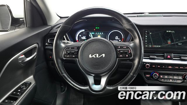 Kia Niro Plus Air 2023 — фото 12