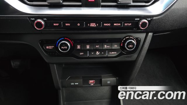 Kia Niro Plus Air 2023 — фото 16