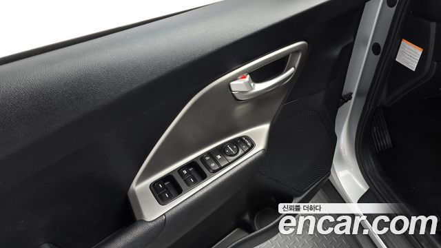 Kia Niro Plus Air 2023 — фото 17