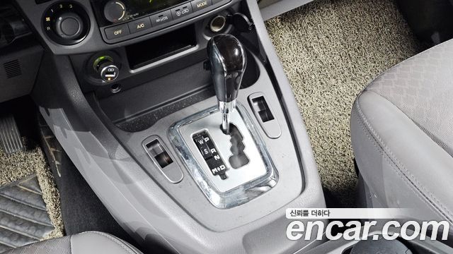 KG Mobility (SsangYong) Korando Turismo 4WD Chateau 9-seater High-roof 2016 — фото 9