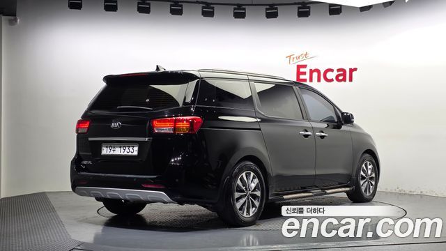 Kia Carnival 9-seater Luxury 2015 — фото 2