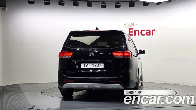 Kia Carnival 9-seater Luxury 2015 — фото 4