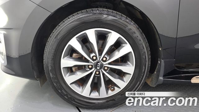 Kia Carnival 9-seater Luxury 2015 — фото 5
