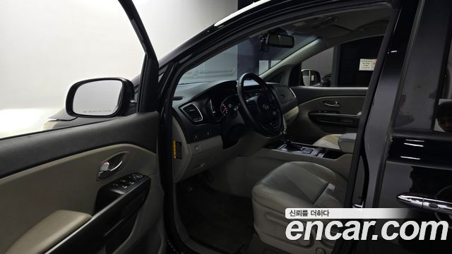 Kia Carnival 9-seater Luxury 2015 — фото 10