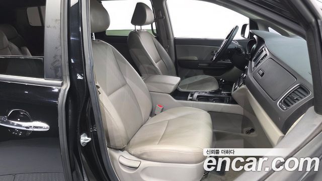 Kia Carnival 9-seater Luxury 2015 — фото 11