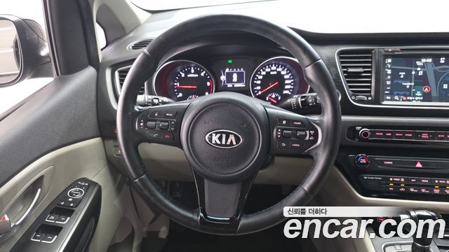 Kia Carnival 9-seater Luxury 2015 — фото 13