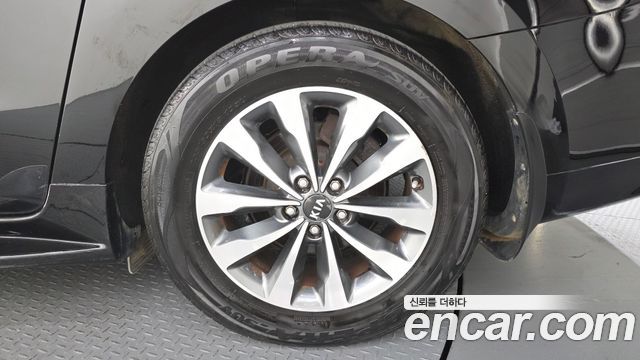 Kia Carnival 9-seater Luxury 2015 — фото 21