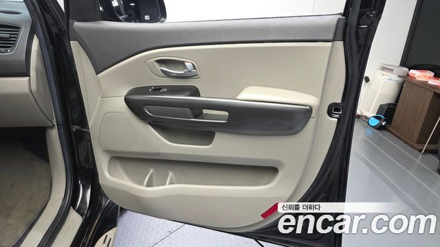 Kia Carnival 9-seater Luxury 2015 — фото 24