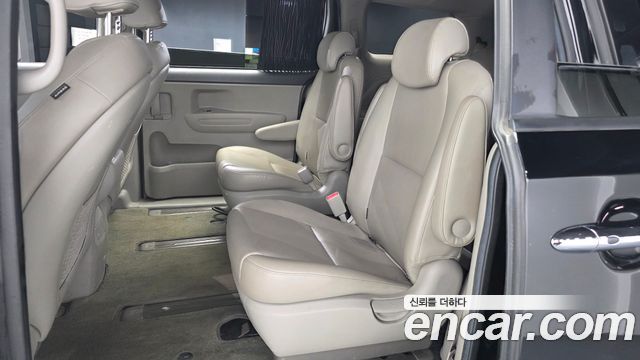 Kia Carnival 9-seater Luxury 2015 — фото 26