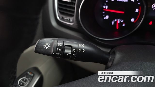 Kia Carnival 9-seater Luxury 2015 — фото 32