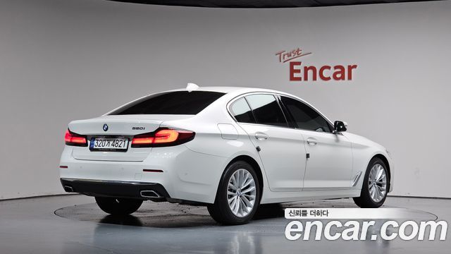 BMW 5 Series (G30) 520i Luxury 2022 — фото 2