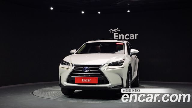 Lexus NX300h Executive 2017 — фото 3