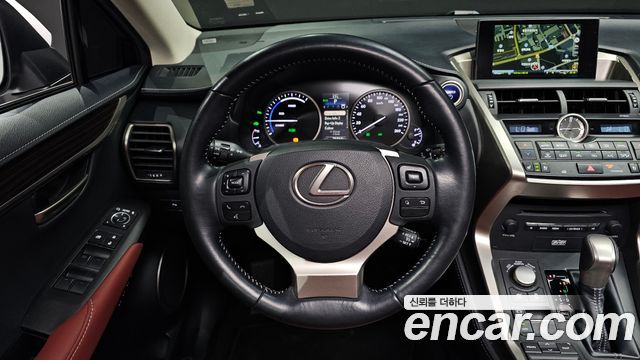 Lexus NX300h Executive 2017 — фото 13