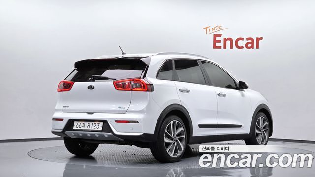 Kia Niro Noblesse 2017 — фото 2