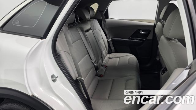 Kia Niro Noblesse 2017 — фото 11