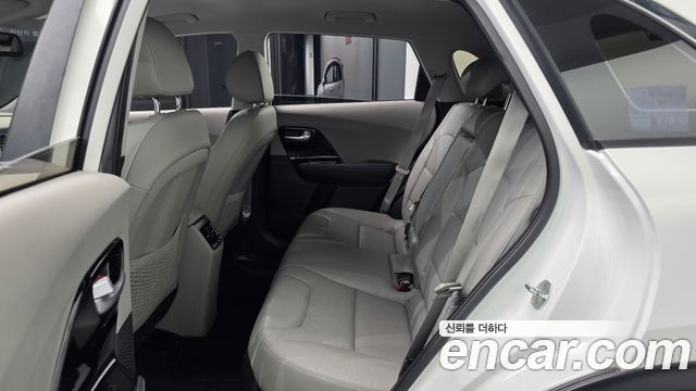 Kia Niro Noblesse 2017 — фото 12