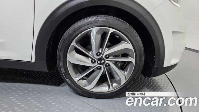 Kia Niro Noblesse 2017 — фото 21
