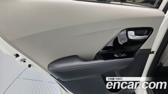 Kia Niro Noblesse 2017 — фото 25