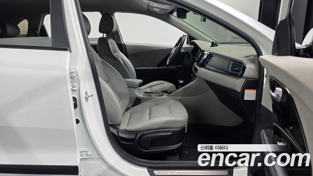 Kia Niro Noblesse 2017 — фото 26