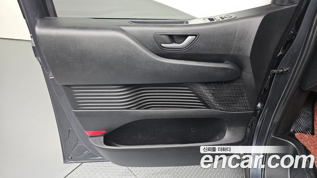 Hyundai Staria 4WD Tourer 11-Seater Modern 2022 — фото 25