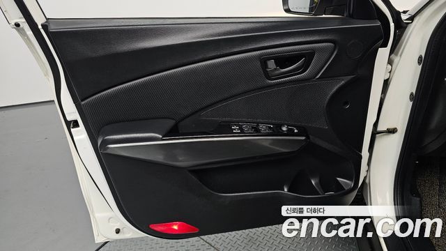 KG Mobility (SsangYong) Very New Tivoli Gasoline 1.5 2WD V3 2021 — фото 24