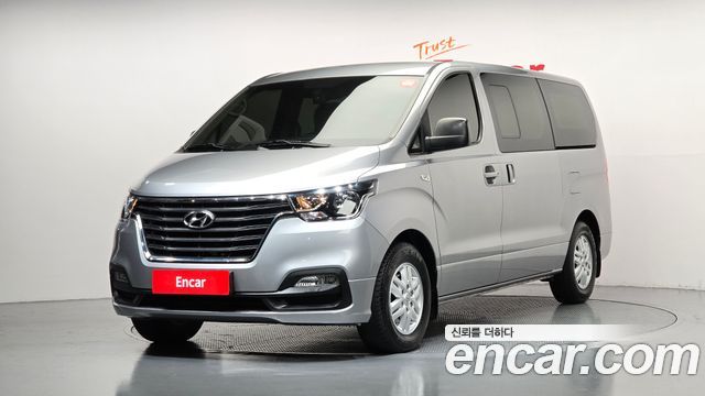 Hyundai Grand Starex Van 5-Seater Modern