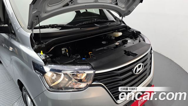 Hyundai Grand Starex Van 5-Seater Modern 2021 — фото 6