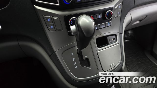 Hyundai Grand Starex Van 5-Seater Modern 2021 — фото 9