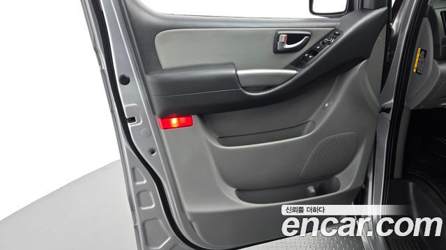 Hyundai Grand Starex Van 5-Seater Modern 2021 — фото 24