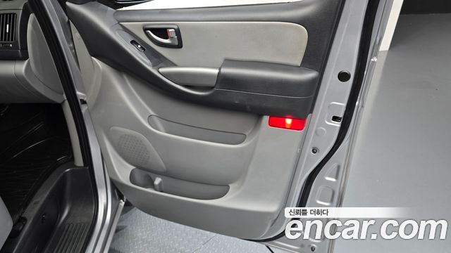 Hyundai Grand Starex Van 5-Seater Modern 2021 — фото 25