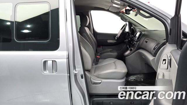 Hyundai Grand Starex Van 5-Seater Modern 2021 — фото 26