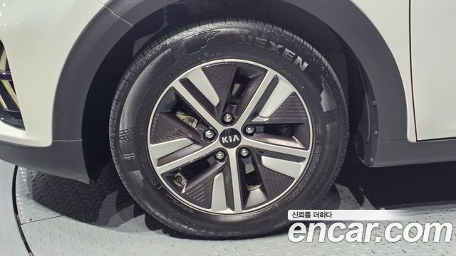Kia Niro 1.6 HEV Noblesse Special 2020 — фото 5