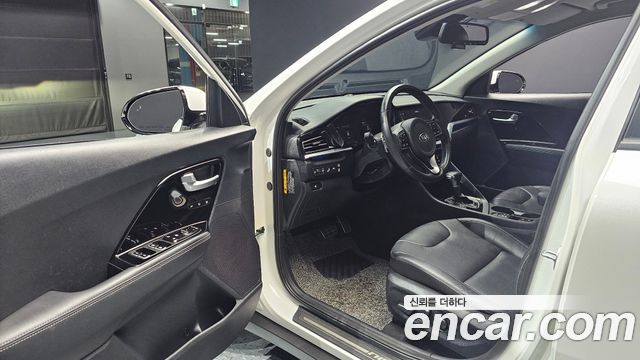 Kia Niro 1.6 HEV Noblesse Special 2020 — фото 10