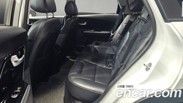 Kia Niro 1.6 HEV Noblesse Special 2020 — фото 12