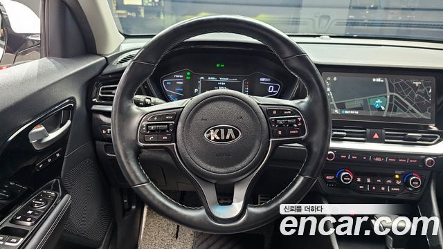 Kia Niro 1.6 HEV Noblesse Special 2020 — фото 13