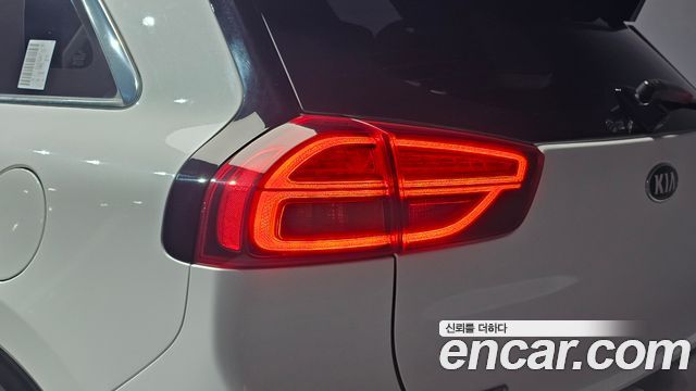 Kia Niro 1.6 HEV Noblesse Special 2020 — фото 23