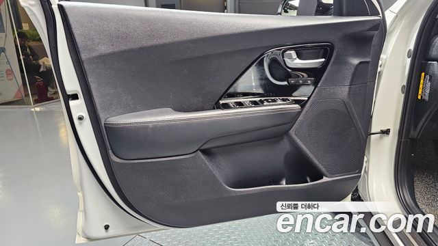Kia Niro 1.6 HEV Noblesse Special 2020 — фото 24