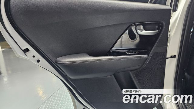 Kia Niro 1.6 HEV Noblesse Special 2020 — фото 25