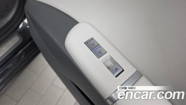 Hyundai Grandeur (GN7) 2,5 Gasoline 2WD Exclusive 2023 — фото 19