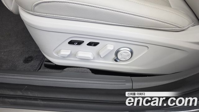 Hyundai Grandeur (GN7) 2,5 Gasoline 2WD Exclusive 2023 — фото 32