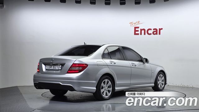 Mercedes-Benz C-Class (W204) C200 CGI 2012 — фото 2