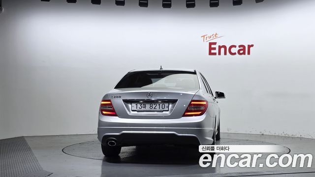 Mercedes-Benz C-Class (W204) C200 CGI 2012 — фото 4