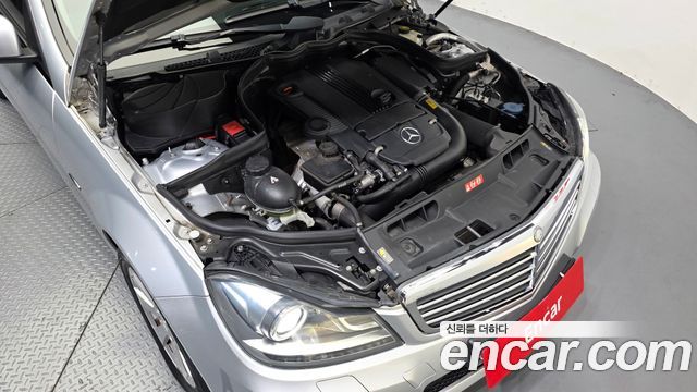 Mercedes-Benz C-Class (W204) C200 CGI 2012 — фото 6